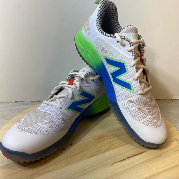 Men’s 9.5 New Balance STVELO14 White Blue Green Turf Training Shoes - Picture 2 of 11